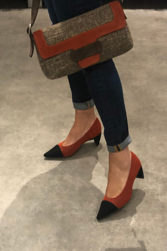 Matt black and terracotta orange women's dress pumps, with a round neckline. Pointed toe. Medium comma heels. Worn view - Florence KOOIJMAN